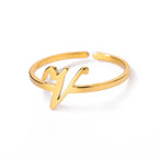 Fijne gepersonaliseerde ring met initiaal v