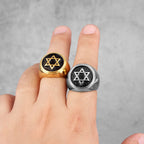 Gegraveerde ring met de <span data-glossary-id="etoile-de-david">Davidster</span>, joods symbool