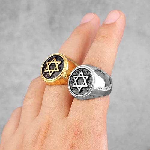 Gegraveerde ring met de <span data-glossary-id="etoile-de-david">Davidster</span>, joods symbool, zilver