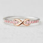 Infinity-ring eeuwige belofte en fonkelende kristallen roségoud en zilver