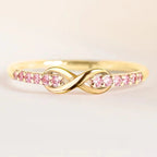 Infinity-ring eeuwige belofte en fonkelende kristallen goud