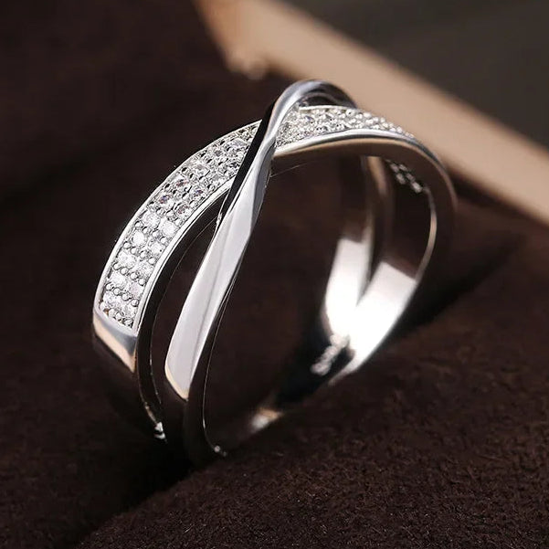 Oneindigheidsring met verstrengelde linten  zilver