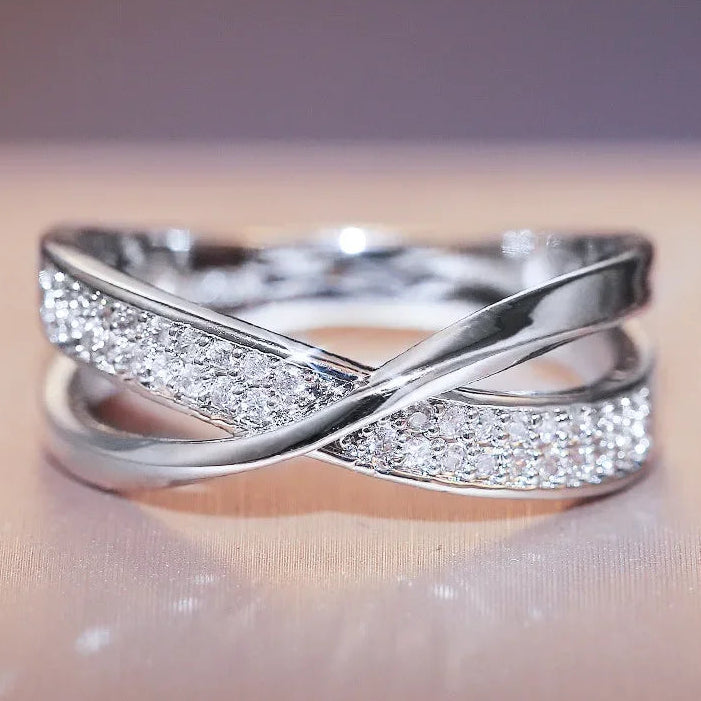 Oneindigheidsring met verstrengelde linten  zilver