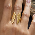 Brede ring met engelenvleugels