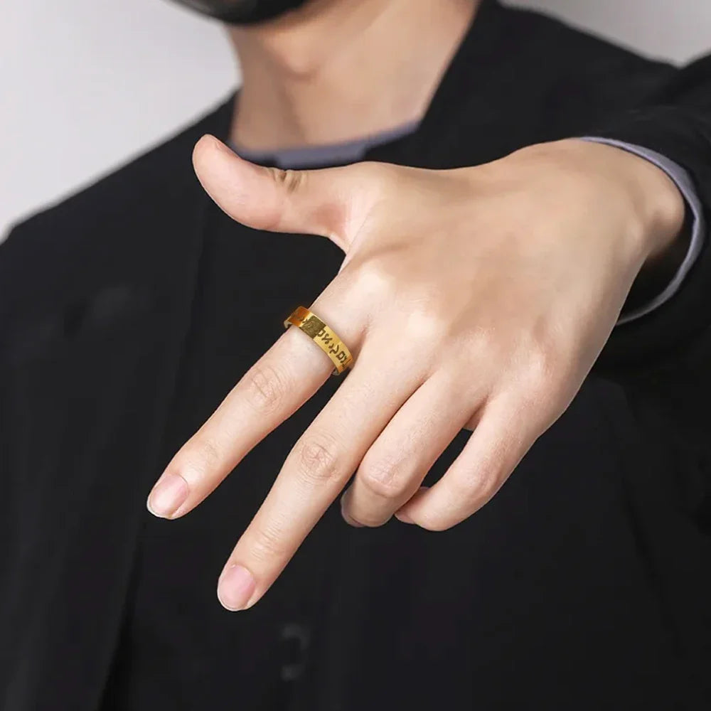 Brede ring met Joodse Hebreeuwse letters in goud