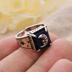 Brede gesculpteerde ring met halve maan in mystieke stijl