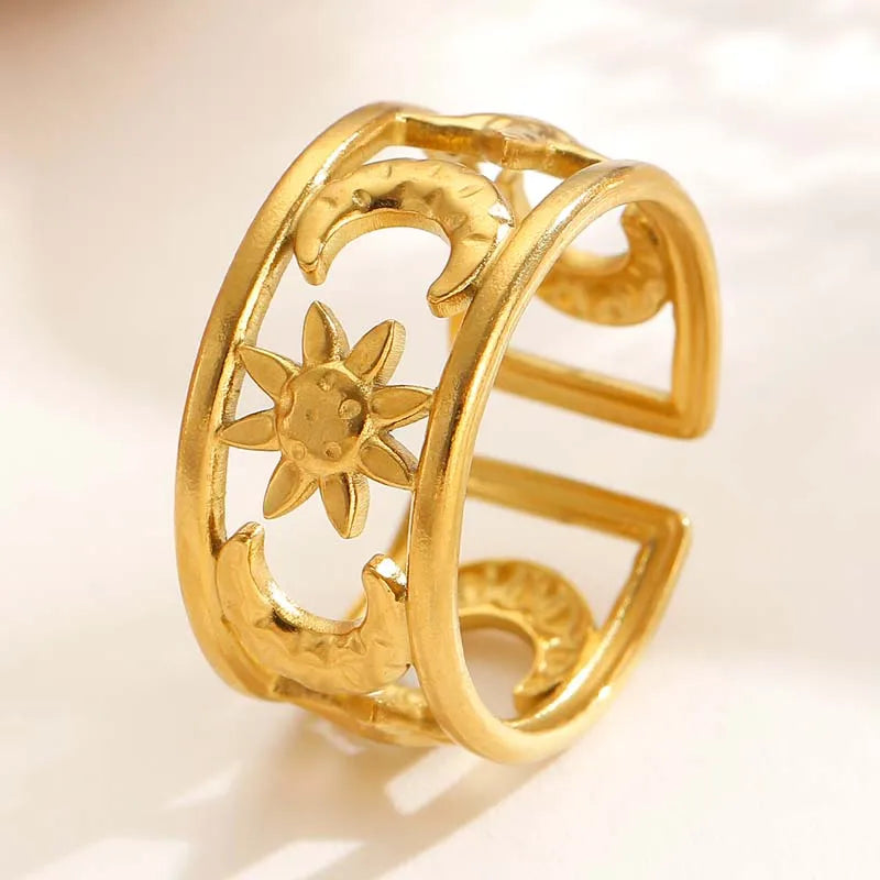 Brede ring met hemels zon- en maaneffect goud