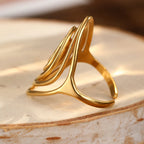 Brede ring in getextureerde spiraalvorm goud