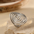 Brede ring in getextureerde spiraalvorm zilver