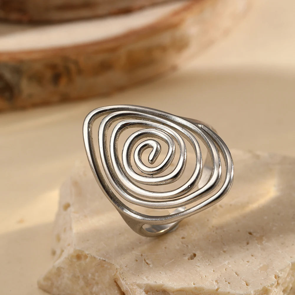 Brede ring in getextureerde spiraalvorm zilver