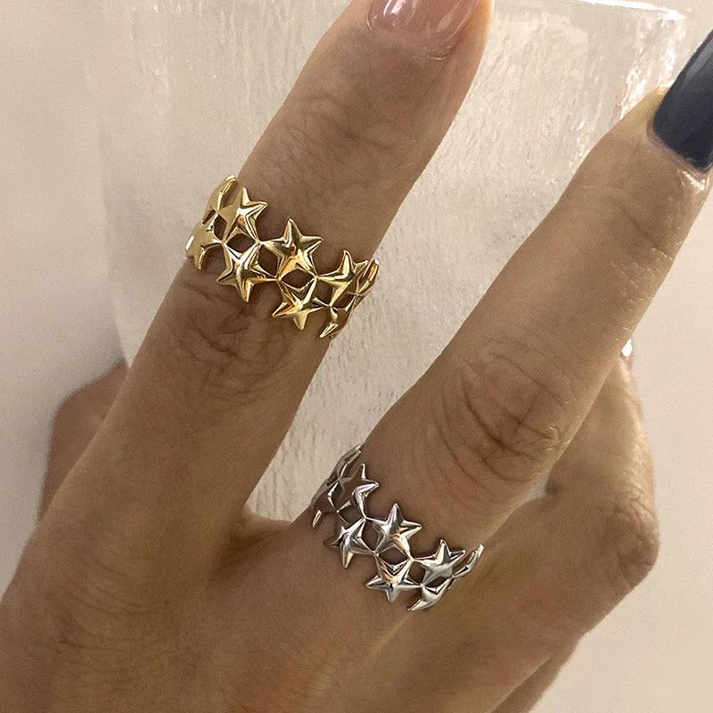 Brede ring met meerdere sterren goud