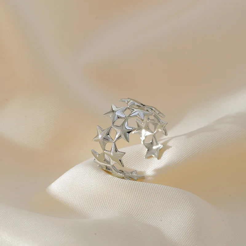 Brede ring met meerdere sterren zilver
