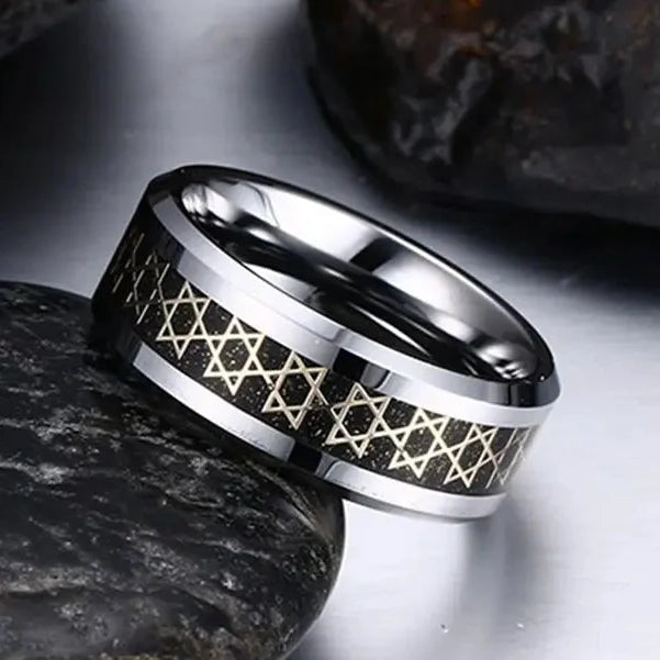 Brede herenring met <span data-glossary-id="etoiles-de-david">Davidsterren</span> joods symbool zwart