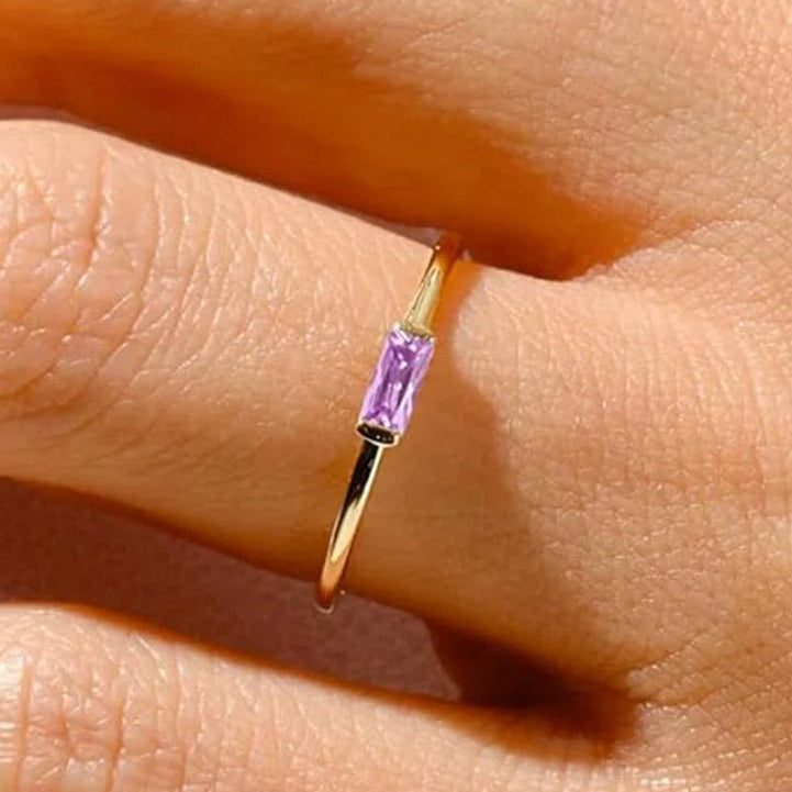 Minimalistische ring met rechthoekige geboortesteen voor vrouwen