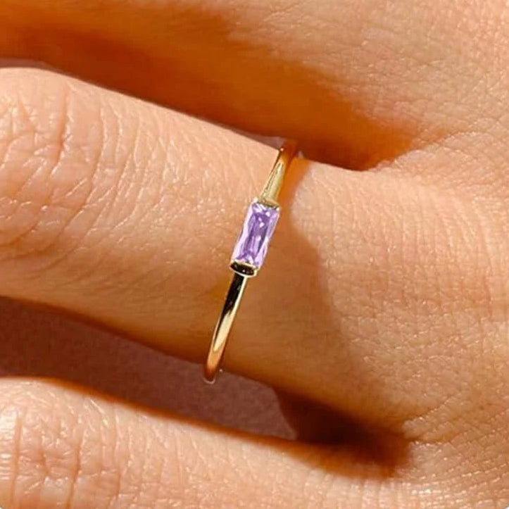 Minimalistische ring met rechthoekige geboortesteen voor vrouwen