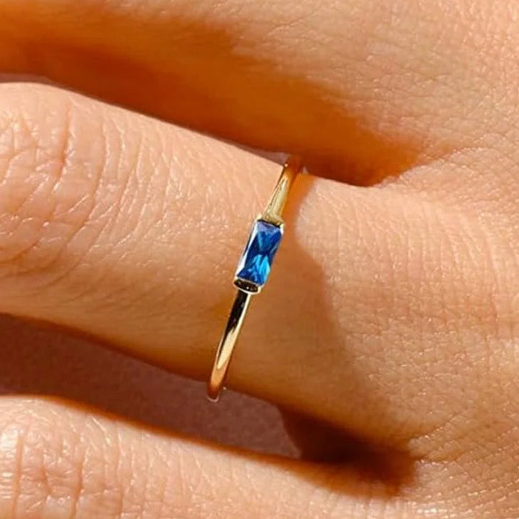 Minimalistische ring met rechthoekige geboortesteen voor vrouwen