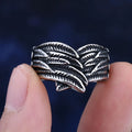 Ring met verweerd veermotief