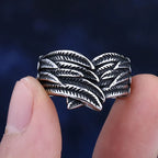 Ring met verweerd veermotief