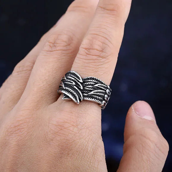 Ring met verweerd veermotief