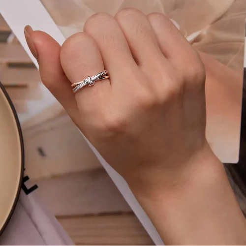 Ring met strik en zilverkleurige strass