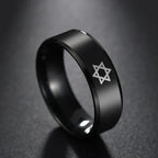 Zwarte ring met de <span data-glossary-id="star-of-david">Davidster</span>, joods symbool