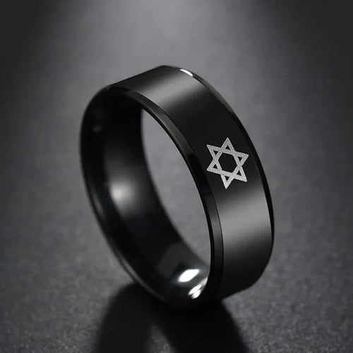 Zwarte ring met de <span data-glossary-id="star-of-david">Davidster</span>, joods symbool