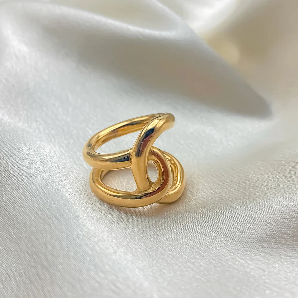 Originele ring met knoop in goud