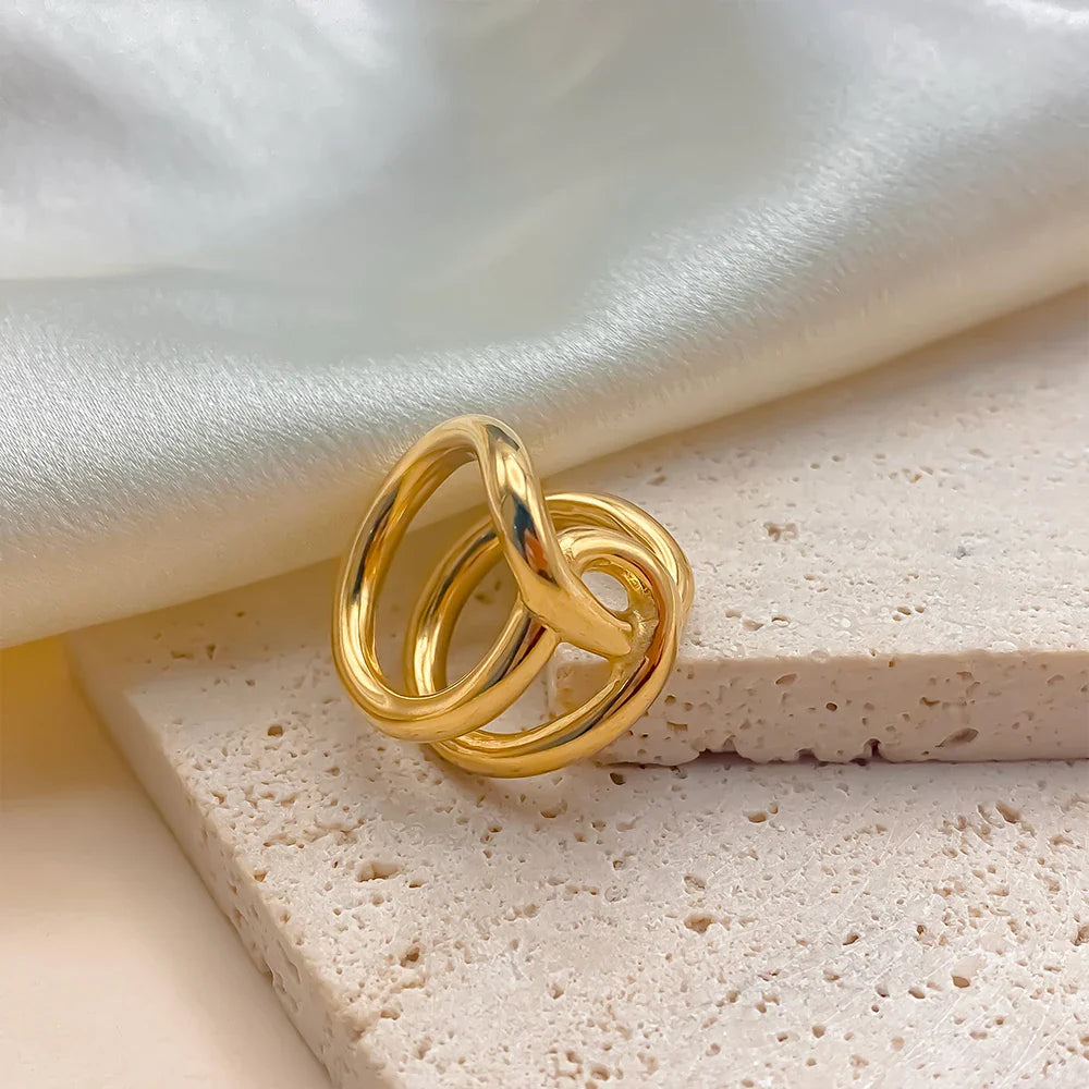 Originele ring met knoop in goud