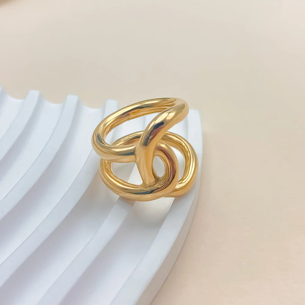 Originele ring met knoop in goud