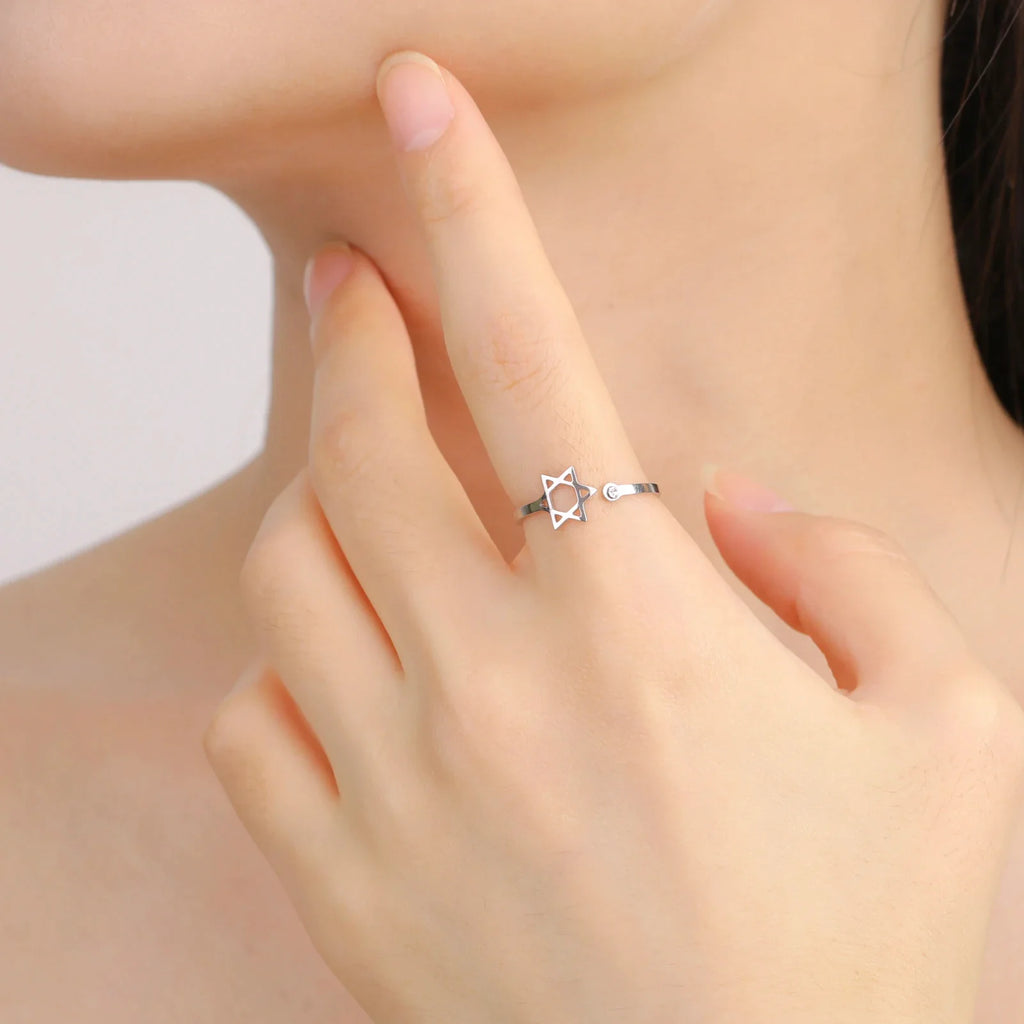 Open ring met de symbolische Joodse <span data-glossary-id="star-of-david">Davidster</span> in zilver