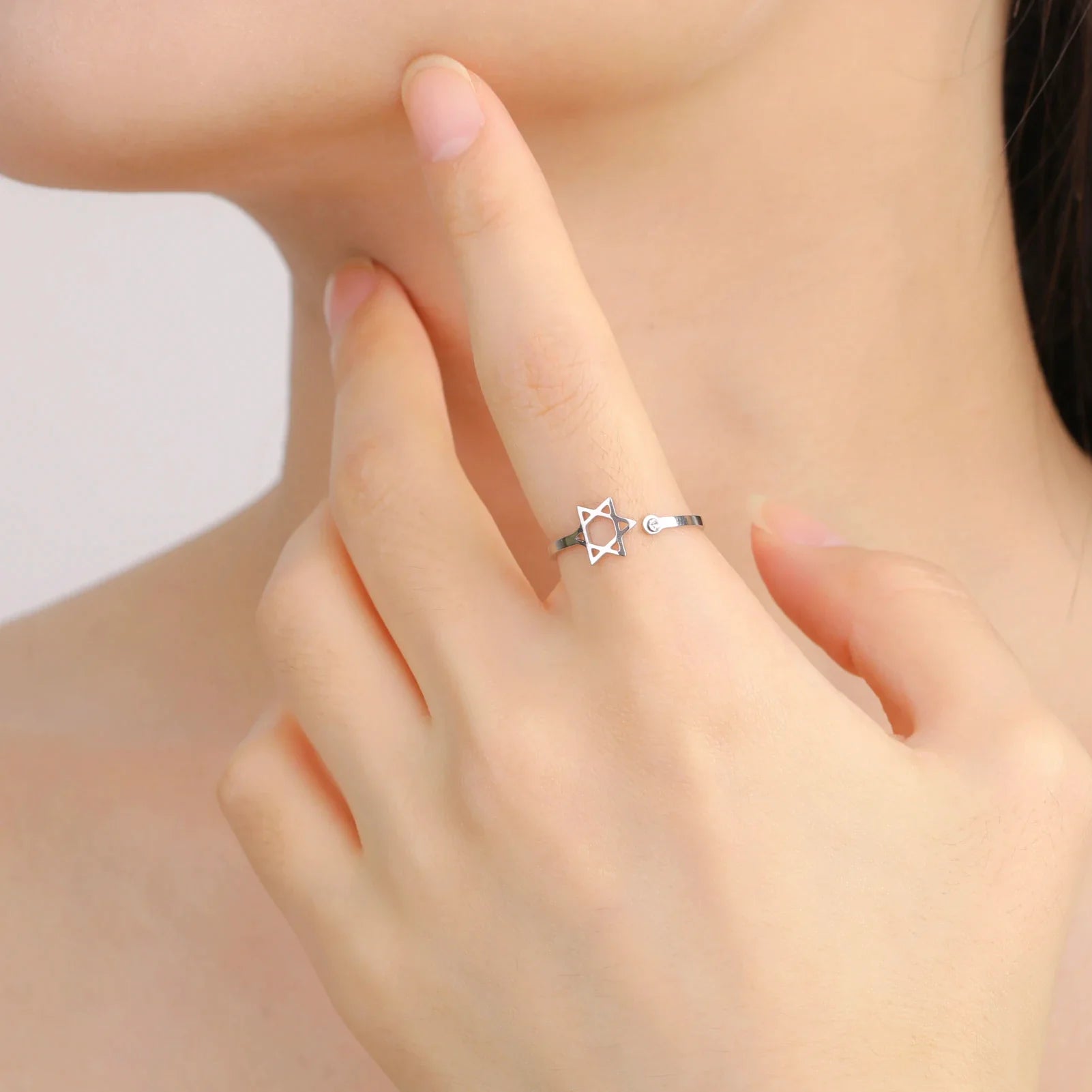 Open ring met de symbolische Joodse <span data-glossary-id="star-of-david">Davidster</span> in zilver
