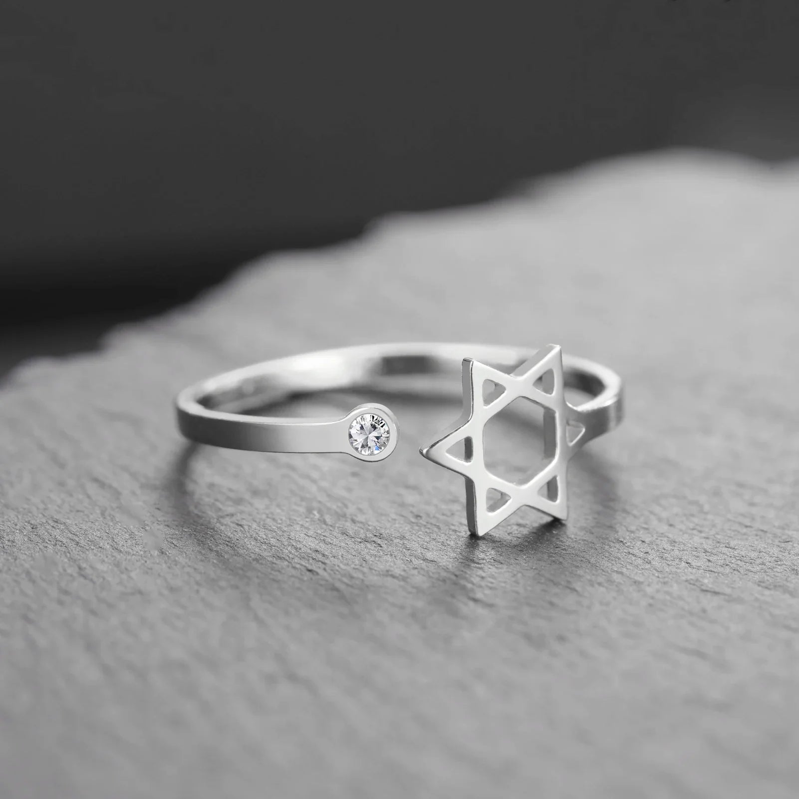 Open ring met de symbolische Joodse <span data-glossary-id="star-of-david">Davidster</span> in zilver