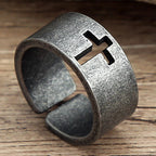 Open ring met gepatineerd kruis