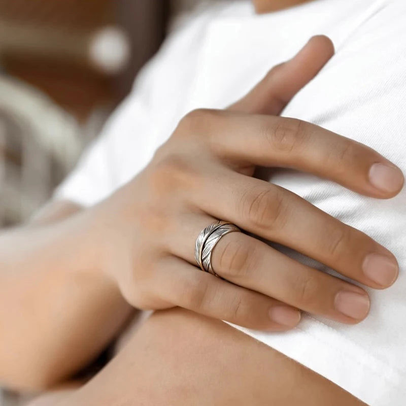 Open ring in de vorm van een veer