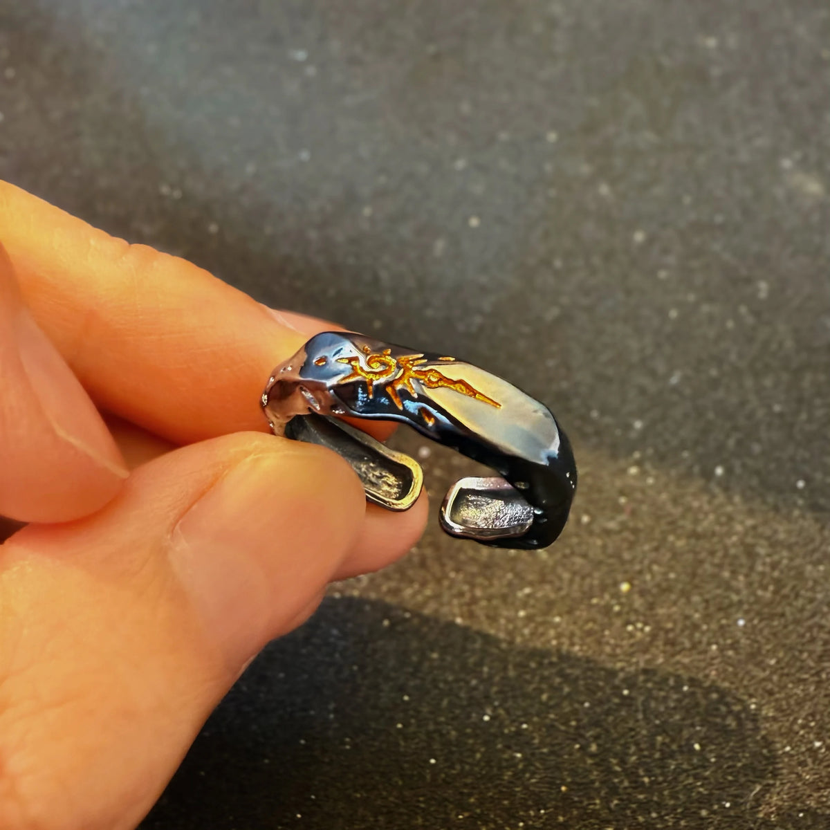 Bague ouverte homme motif étoile solaire