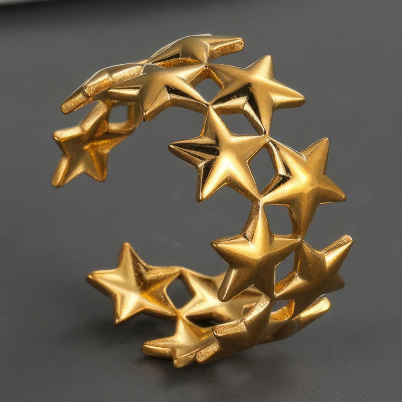 Open ring bedekt met sterren 