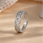 Damesring met symbolische joodse <span data-glossary-id="stars-of-david">Davidsterren</span> zilver