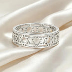 Damesring met symbolische joodse <span data-glossary-id="stars-of-david">Davidsterren</span> zilver