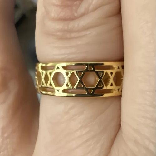 Damesring met symbolische joodse <span data-glossary-id="stars-of-david">Davidsterren</span> goud