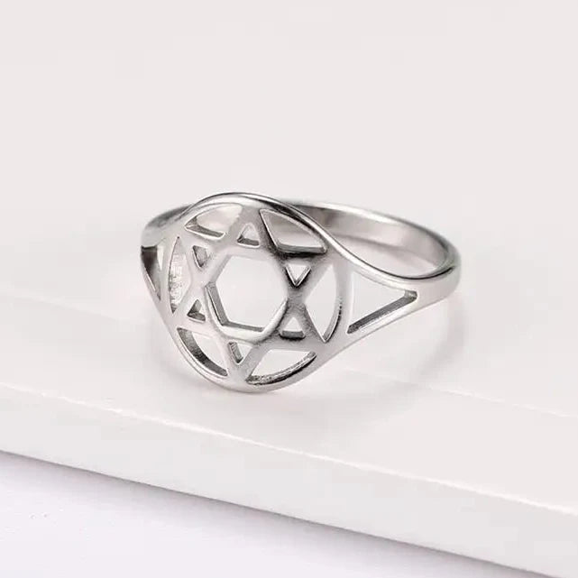 Holle damesring met de <span data-glossary-id="Etoile de David">Davidster</span> joods symbool in zilver