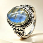 Ring in antieke stijl met labradoriet