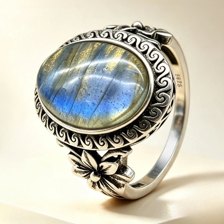 Ring in antieke stijl met labradoriet