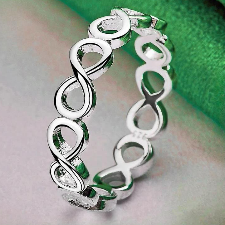 Ring met verweven oneindigheidssymbolen