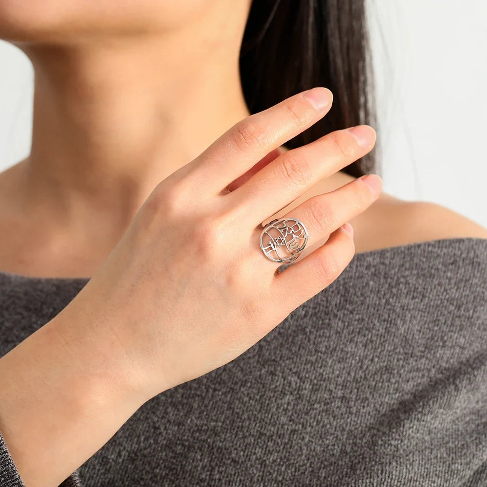 Symbolische Joodse ring met Hebreeuwse gravure <span data-glossary-id="etoile-de-david">Davidster</span> en Haï Chai goud