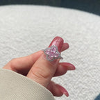 Lichtgevende klaverring met kristallen zilver en roze