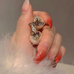 Oorbellen met bij en witte parel