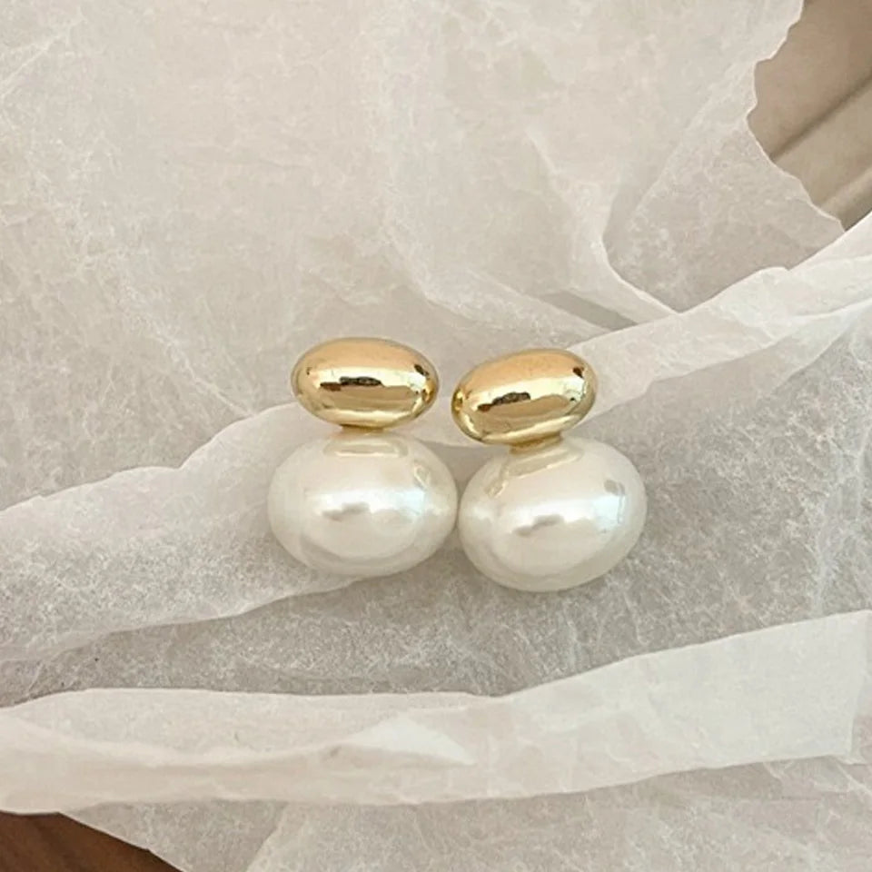 Oorbellen met dubbele gouden parel
