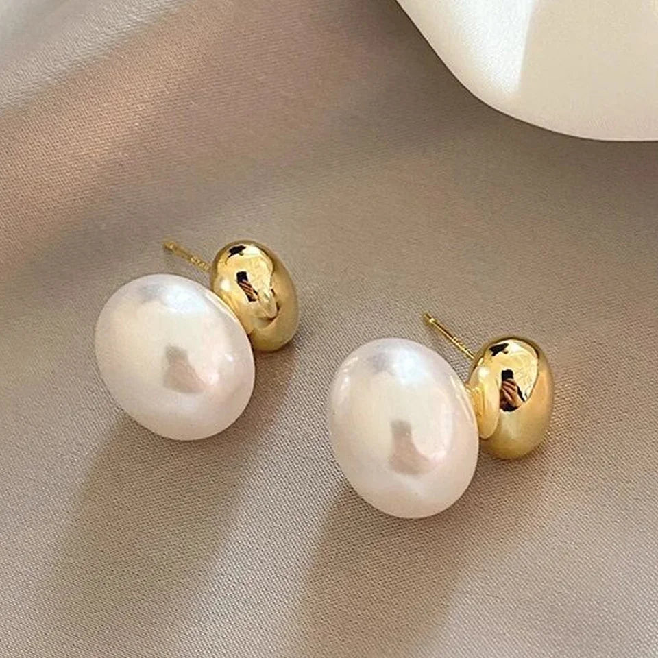 Oorbellen met dubbele gouden parel