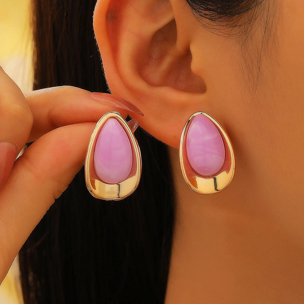 Oorbellen met roze druppelvormig silhouet