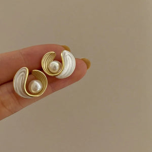 Boucles d'Oreilles Clou en Nacre et Perle Coquillage 
